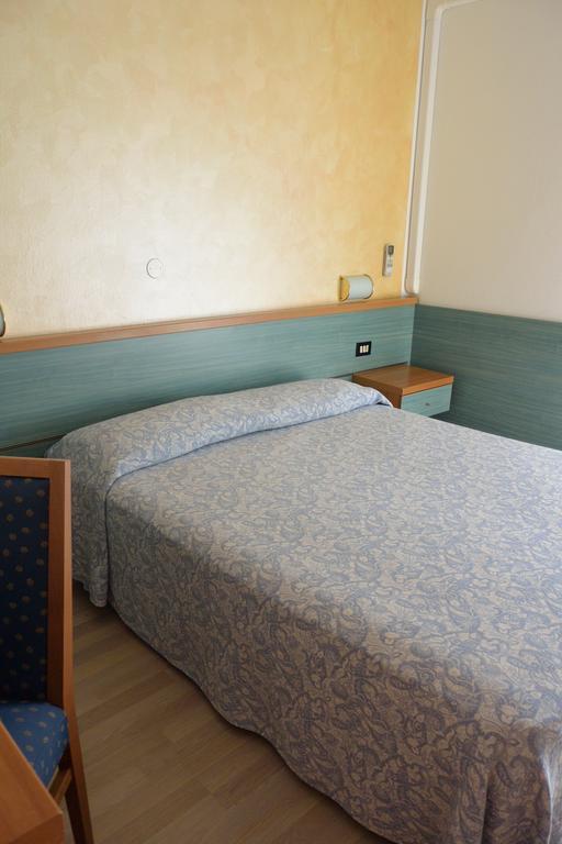 Hotel Paris Lignano Sabbiadoro Room photo