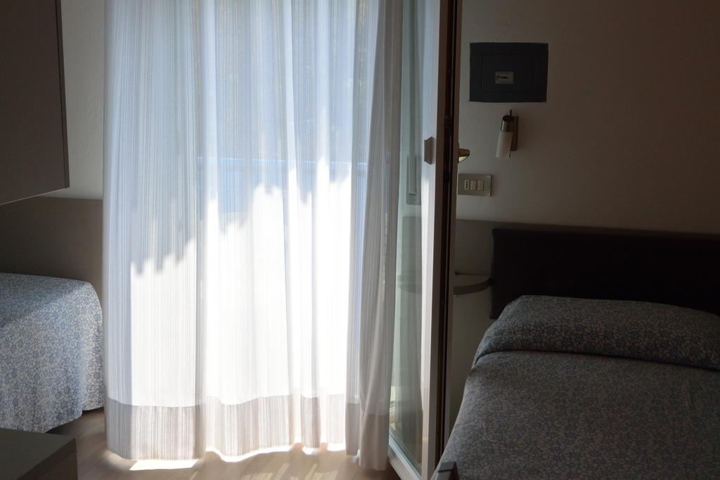 Hotel Paris Lignano Sabbiadoro Exterior photo